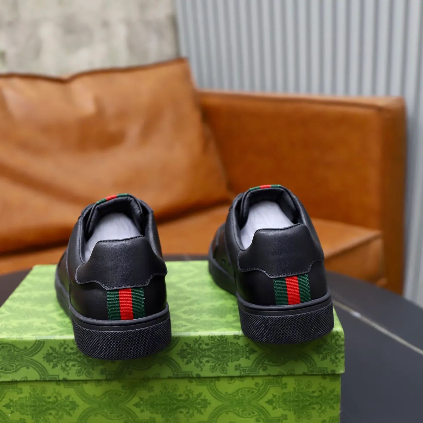 Ex-factory price: 400💰🙅‍♂️🙅‍♂️🙅‍♂️ Brand: Gucci GUCCi Standard code: 38-44 (45 customized) Grade: Same as the official website Material: Original leather splicing Comfortable and breathable sheepskin lining Original wear-resistant outsole Style category: Men's fashionable casual shoes Running sneakers Distinguished luxury brand elements Top luxury Color: actual picture color